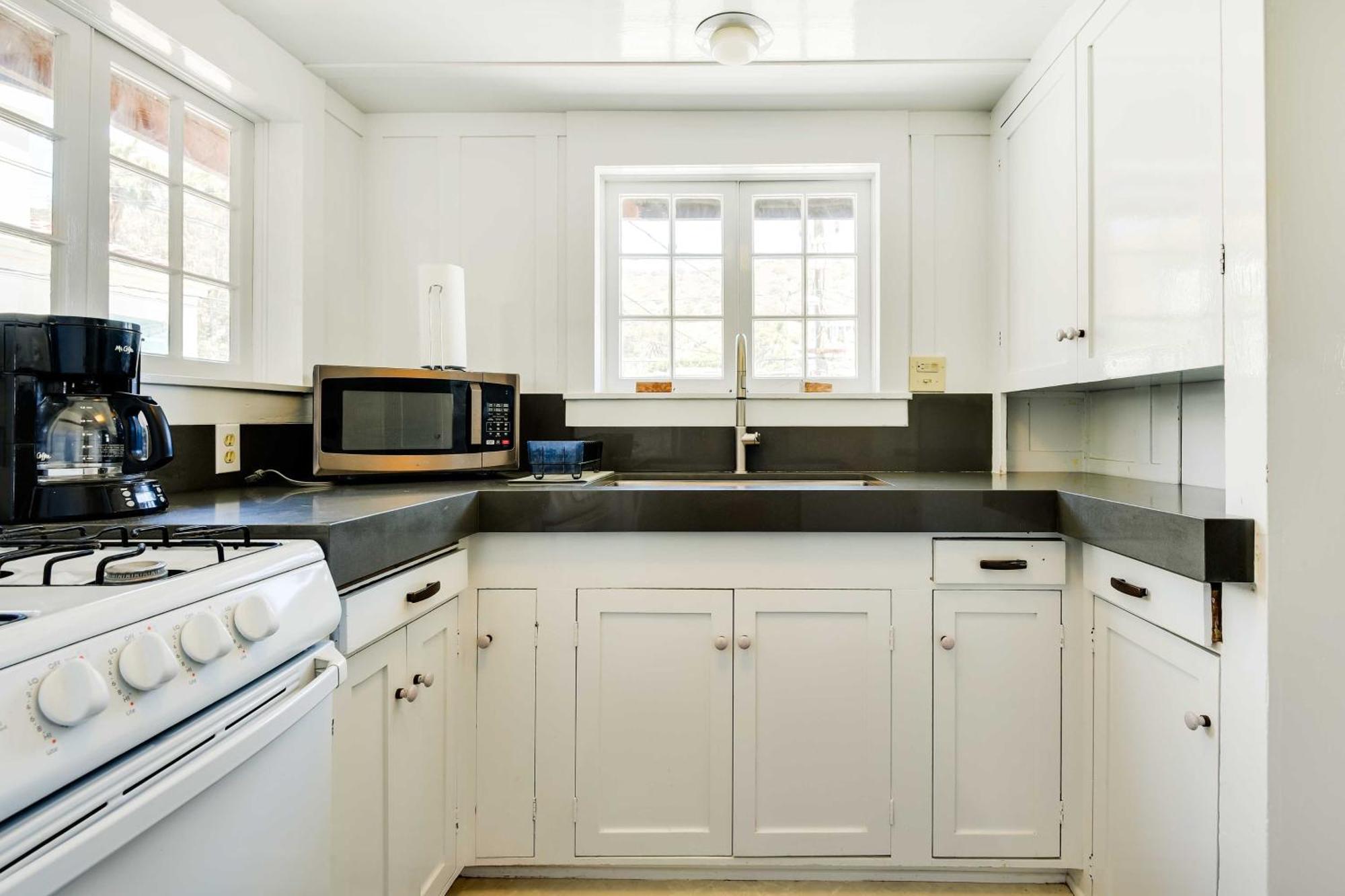 Charming Catalina Gem With Deck Walk To The Beach! Avalon Exterior photo